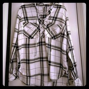 White and black plaid long sleve blouse